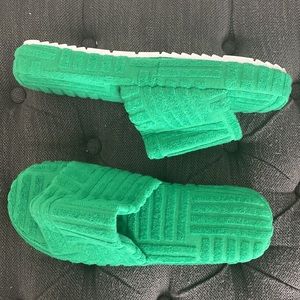 Open toe women’s slides